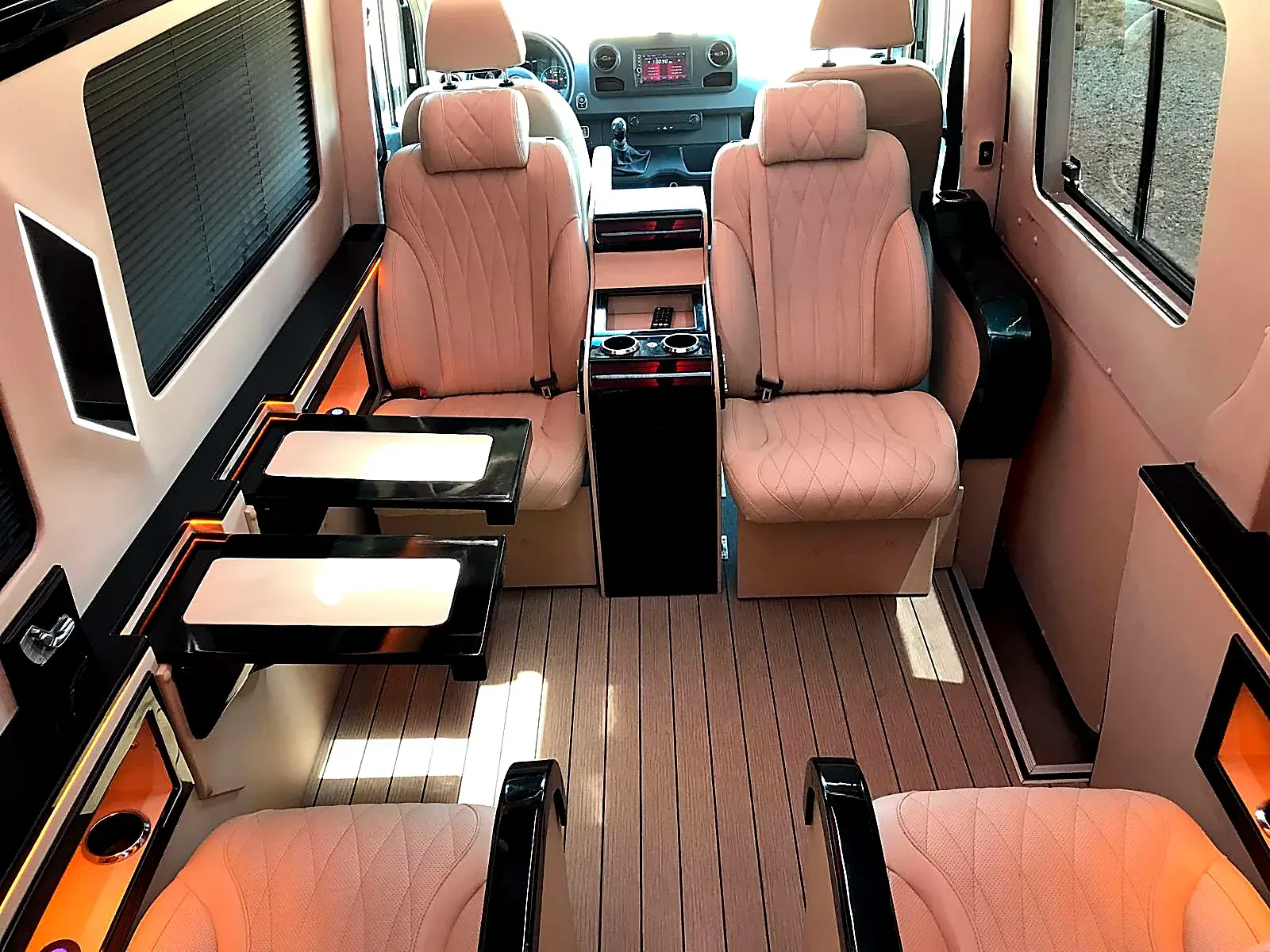 Kayseri Havalimanı ile şehir merkezi ve OSB arasındaki kurumsal shuttle planı için hazırlanan ULS Turizm Sprinter aracı