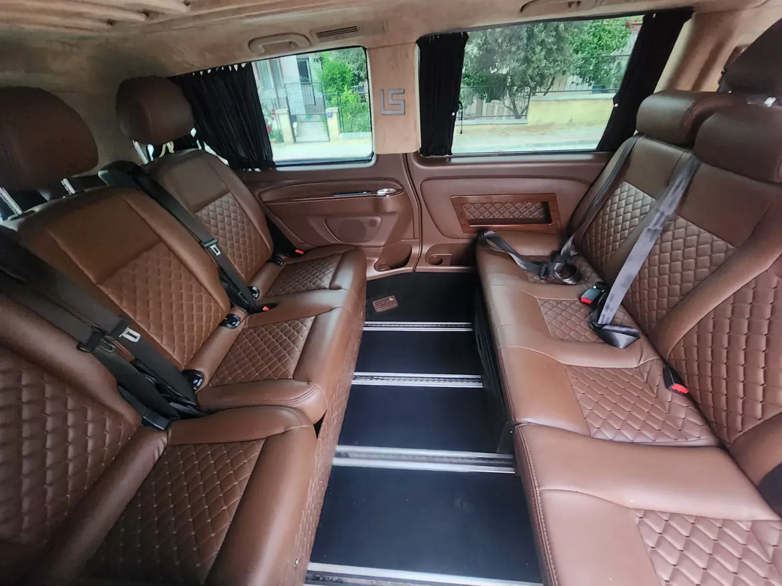 Mercedes Vito deri koltuklu yolcu bölümü